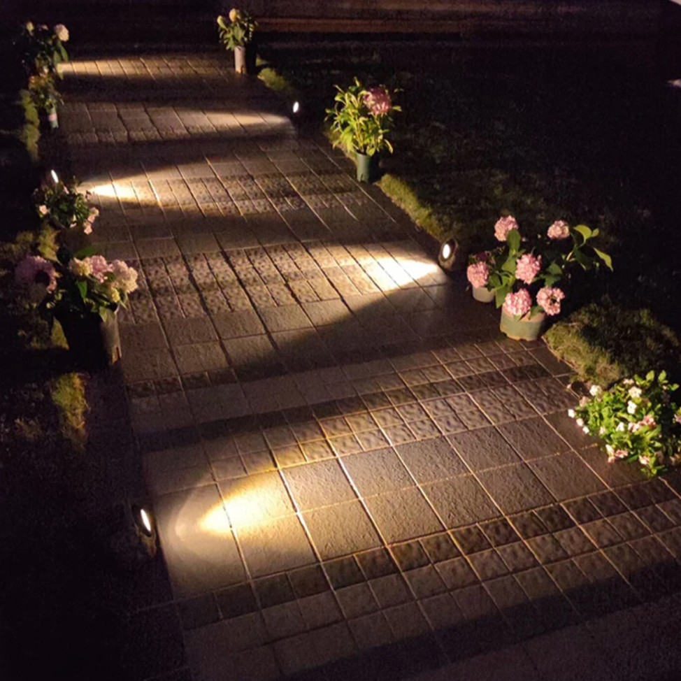 Solarbetriebene LED-Wegeleuchte im Naturstein-Design