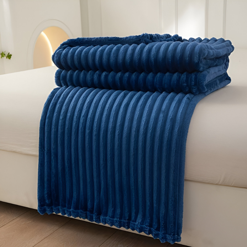 Gestreifte Fleecedecke – Dickes Plaid mit Rippstruktur für alle Jahreszeiten