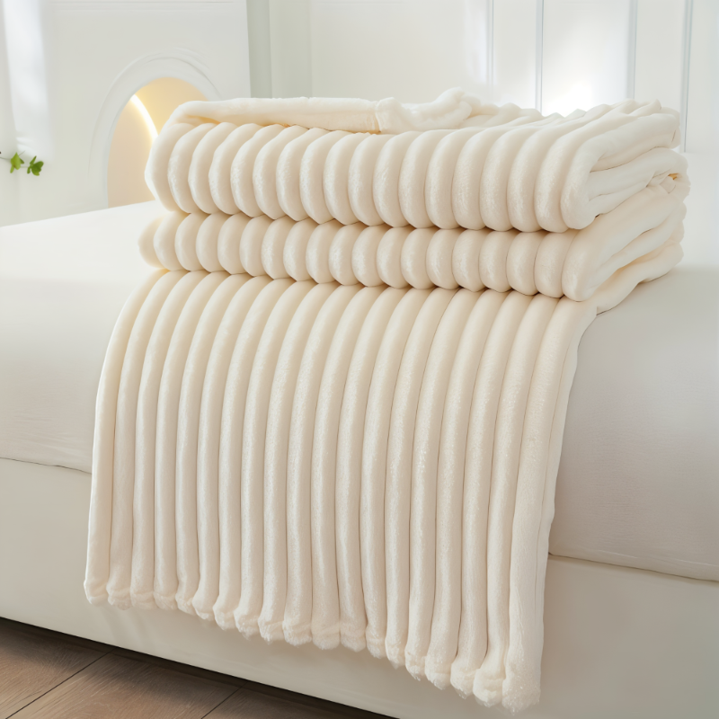 Gestreifte Fleecedecke – Dickes Plaid mit Rippstruktur für alle Jahreszeiten