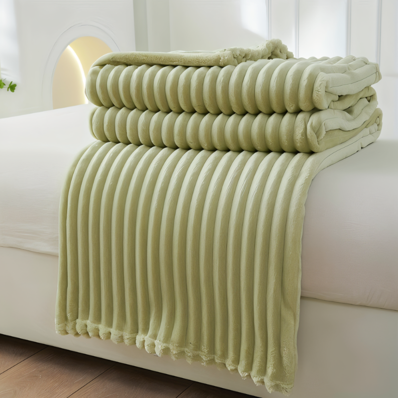 Gestreifte Fleecedecke – Dickes Plaid mit Rippstruktur für alle Jahreszeiten