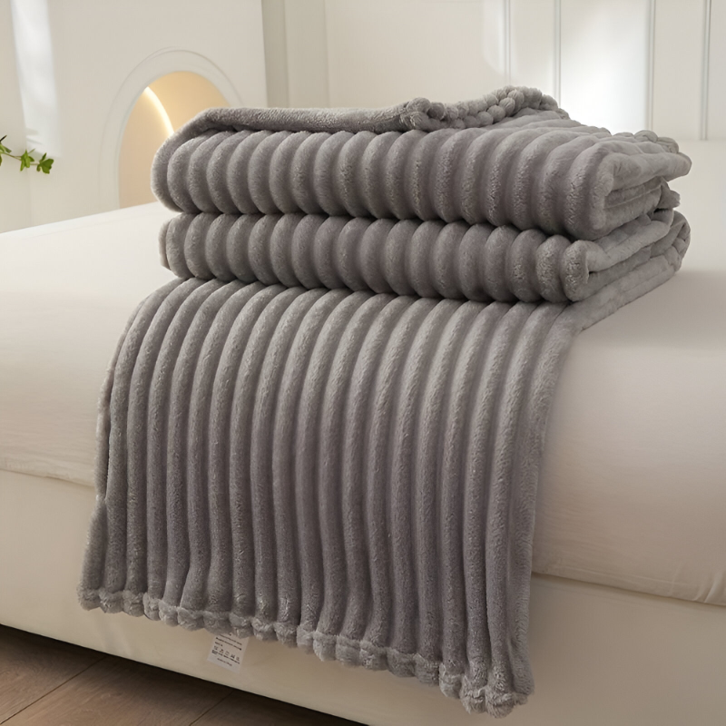Gestreifte Fleecedecke – Dickes Plaid mit Rippstruktur für alle Jahreszeiten