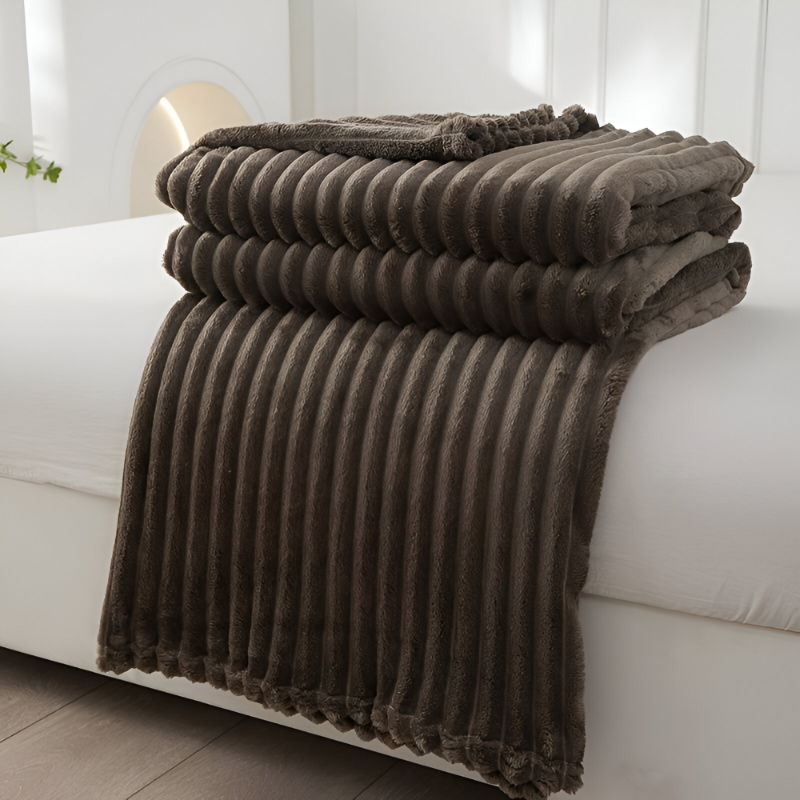 Gestreifte Fleecedecke – Dickes Plaid mit Rippstruktur für alle Jahreszeiten