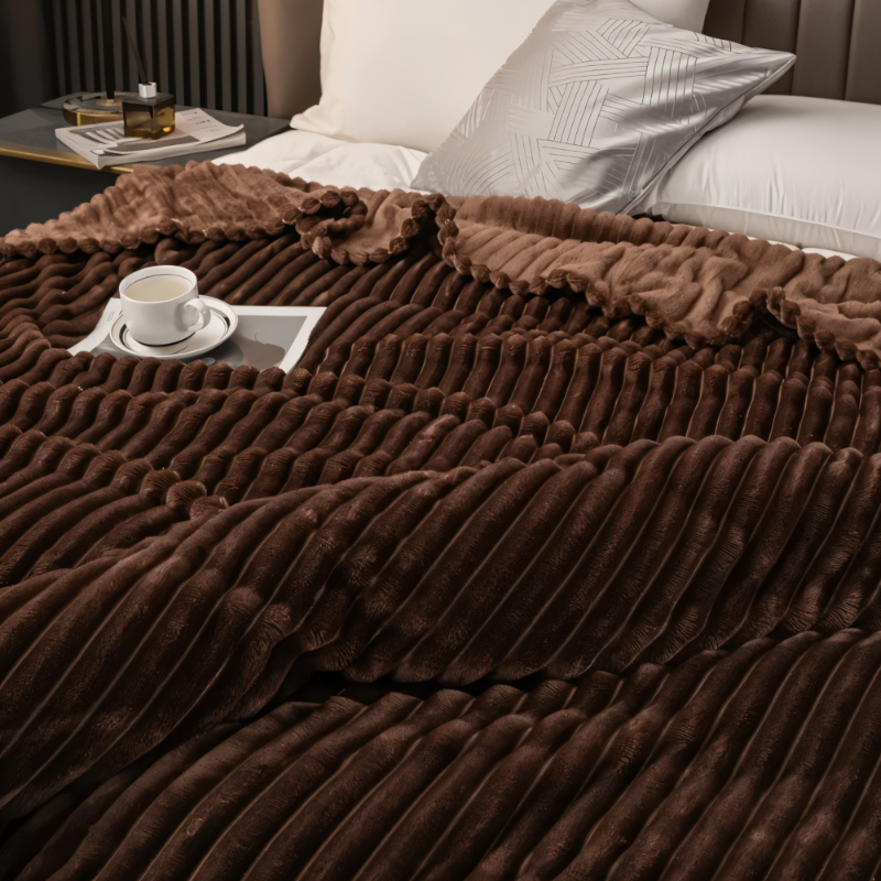 Gestreifte Fleecedecke – Dickes Plaid mit Rippstruktur für alle Jahreszeiten