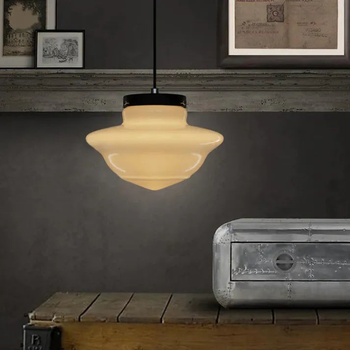 Pendelleuchte aus weißem Milchglas im geometrischen Design