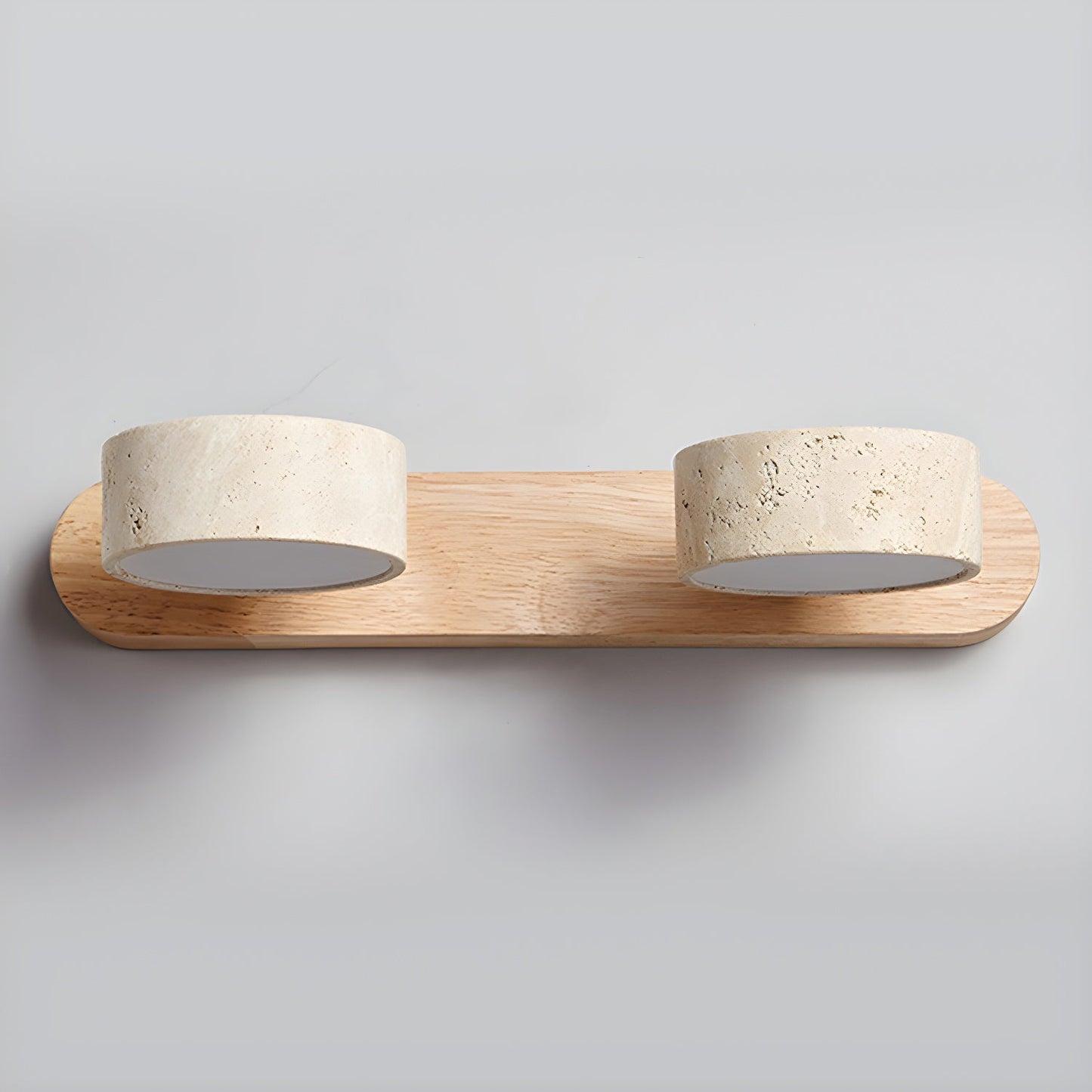Moderne Wandlampe mit Travertin und Holz im minimalistischen Duo-Design