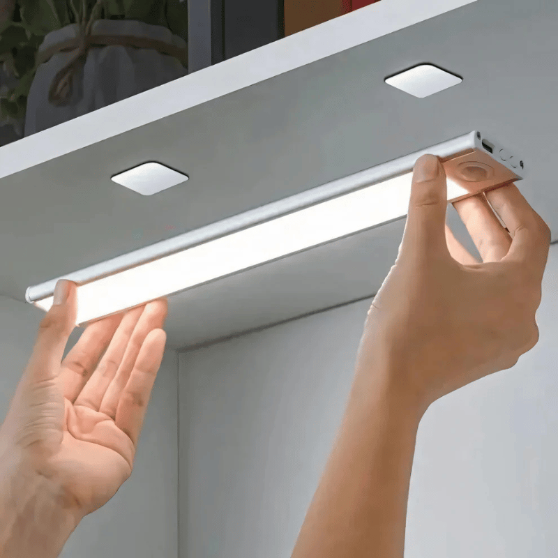 Wiederaufladbare LED-Lichtleiste mit Bewegungssensor - Kabellose Raumbeleuchtung für drinnen und draußen