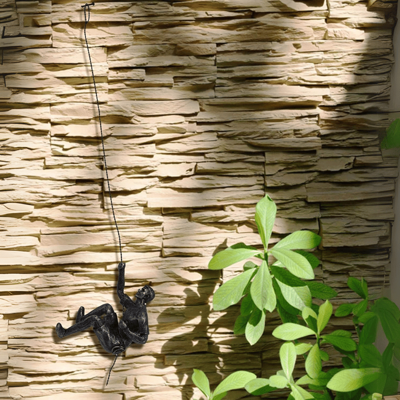 Wand-Skulptur Kletterer – Inspirierende 3D-Dekoration aus Harz & Eisen für modernes Wohndesign