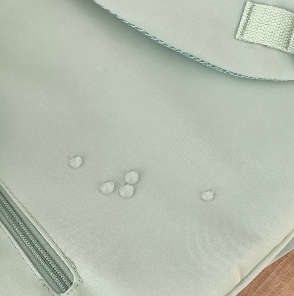 Wasserdichter Schulrucksack mit vielen Fächern