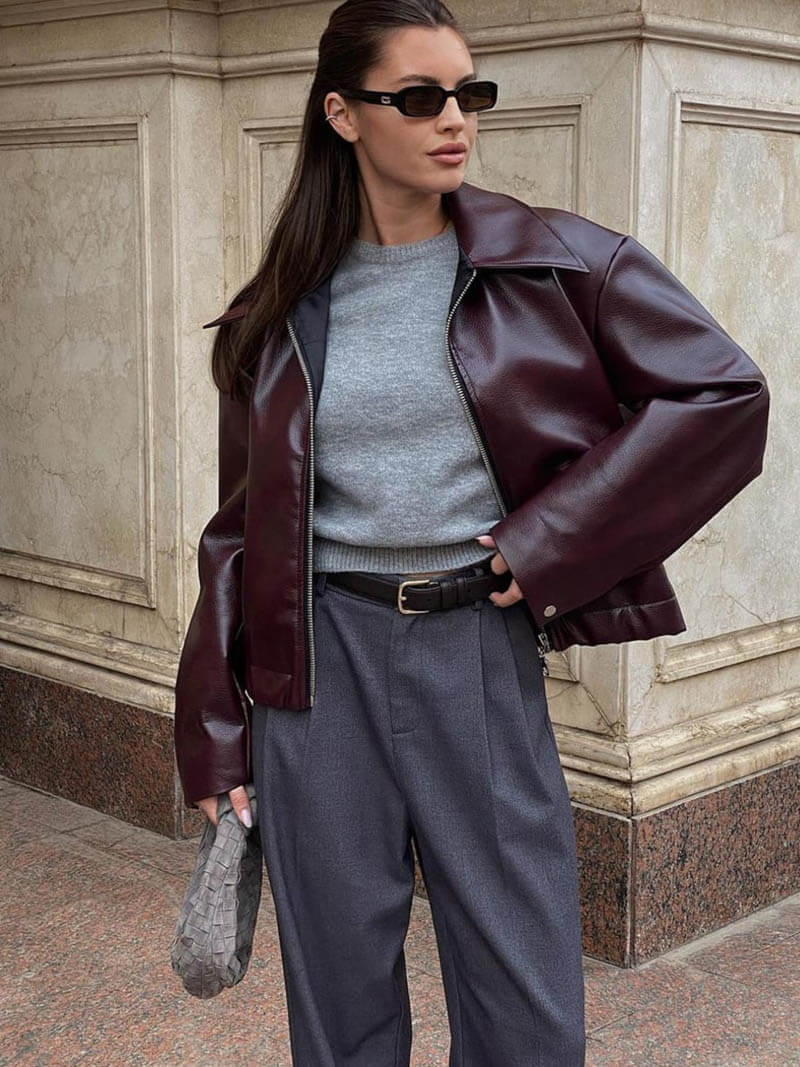 Damen Kunstlederjacke In Bordeaux Mit Modernem Schnitt