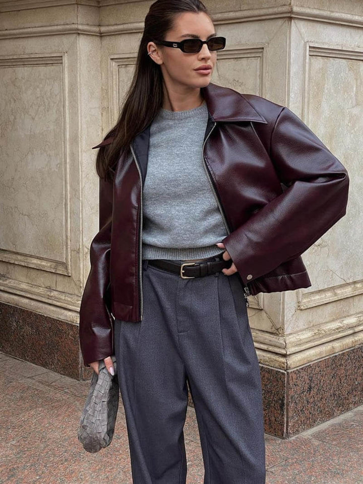 Damen Kunstlederjacke In Bordeaux Mit Modernem Schnitt