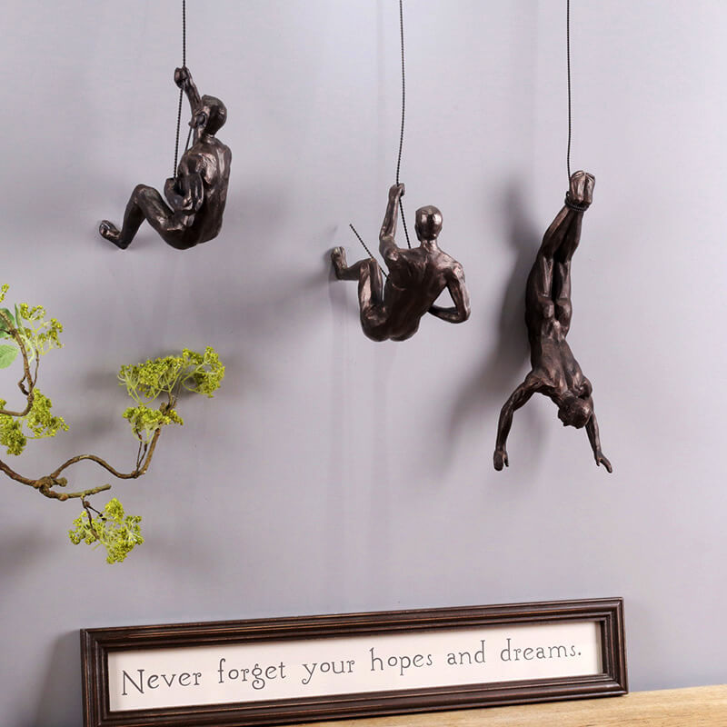 Wand-Skulptur Kletterer – Inspirierende 3D-Dekoration aus Harz & Eisen für modernes Wohndesign