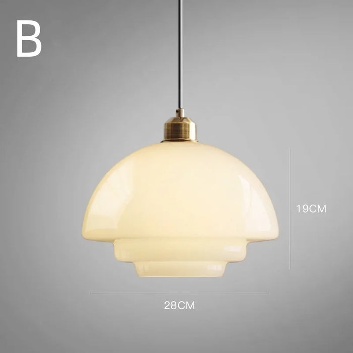Pendelleuchte aus Milchglas im Mid-Century Stil mit Messingdetail