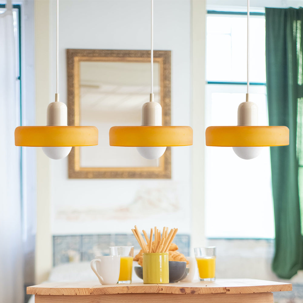 LED Pendelleuchte mit farbigen Glasschirmen für Wohnzimmer und Esszimmer