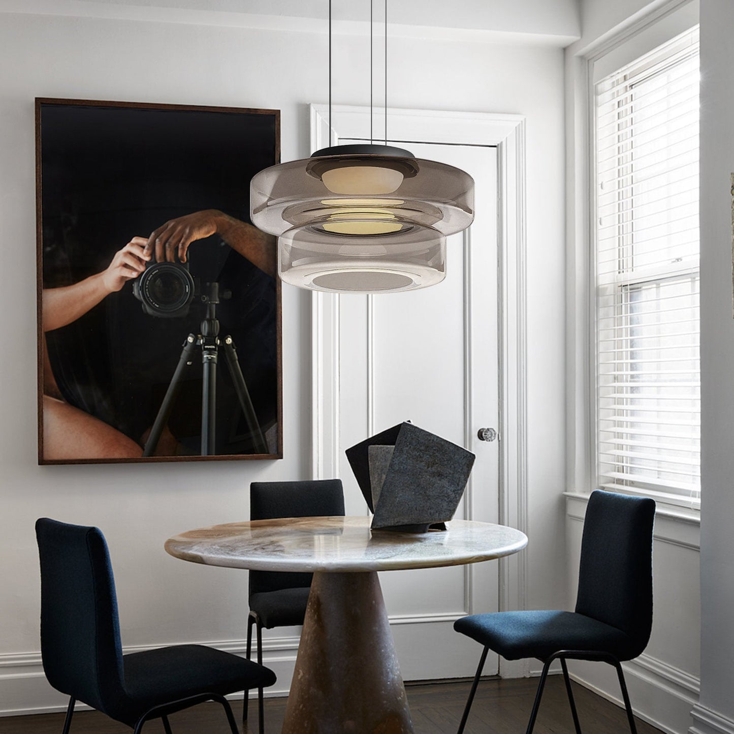 Bauhaus-inspirierte Glas Pendelleuchte mit LED und Höhenverstellung