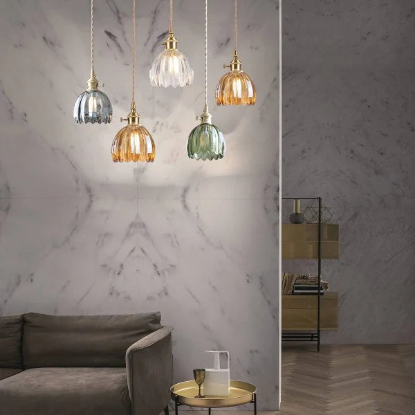 LED Pendelleuchte mit blütenförmigem Glasschirm