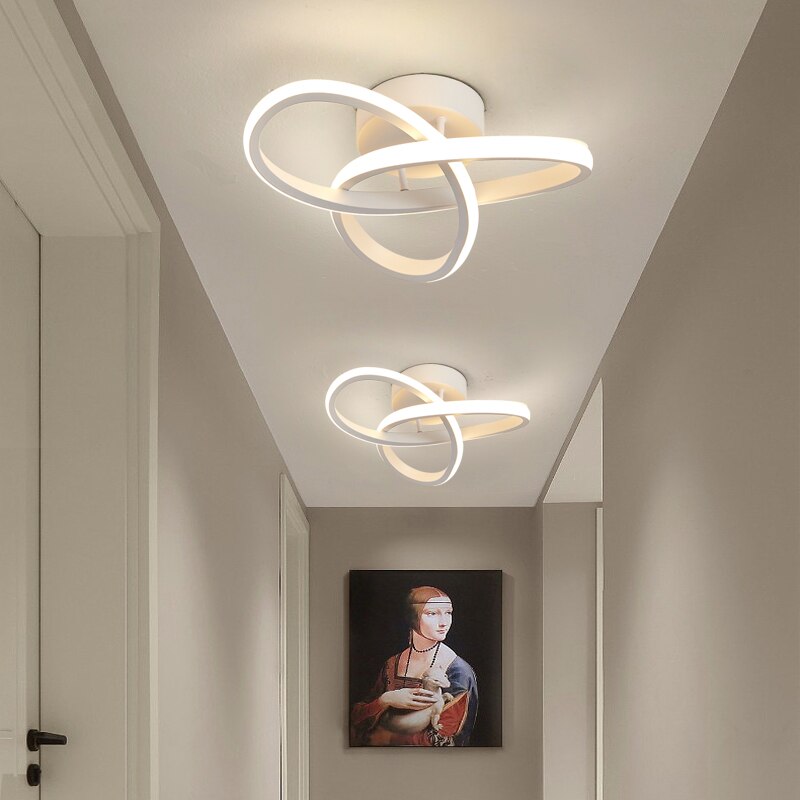 Moderne LED Deckenleuchte mit drei Ringen im skulpturalen Design