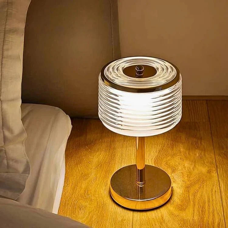 Elegante Tischlampe mit Glasdesign für stilvolle Akzente im Wohnbereich