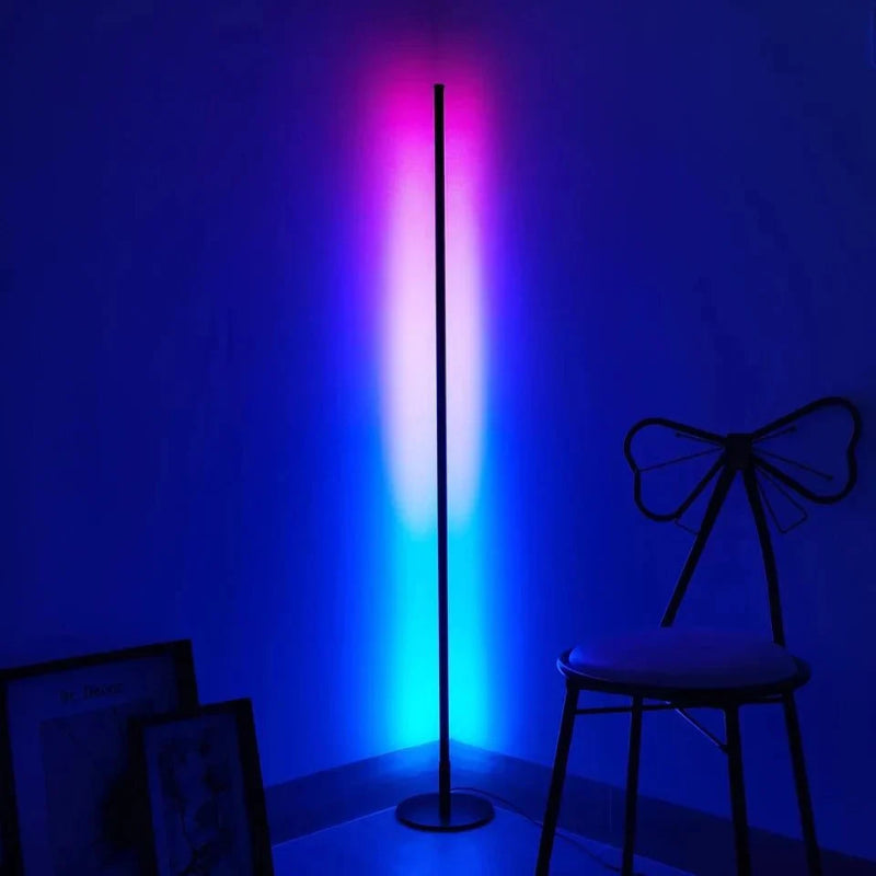 Mehrfarbige LED-Stehlampe mit App-Steuerung
