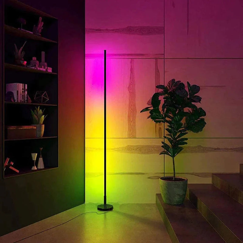 Mehrfarbige LED-Stehlampe mit App-Steuerung