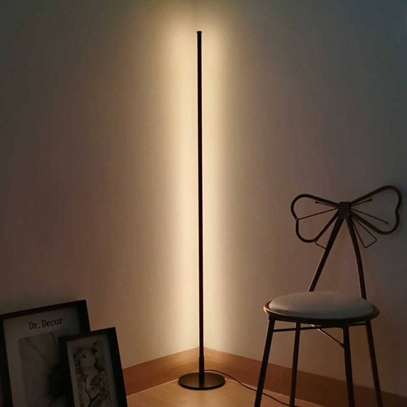 Mehrfarbige LED-Stehlampe mit App-Steuerung