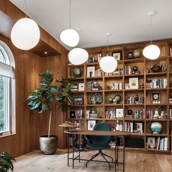 Moderne Pendelleuchte mit satiniertem Glas im minimalistischen Cluster-Design
