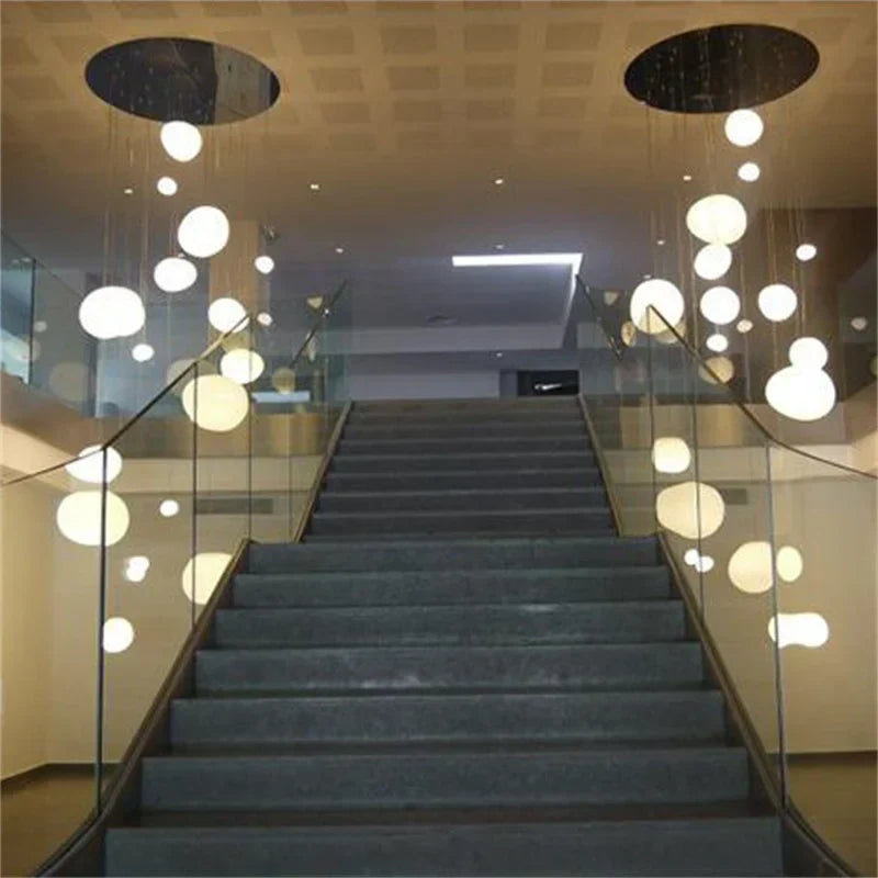 Moderne Pendelleuchte mit satiniertem Glas im minimalistischen Cluster-Design