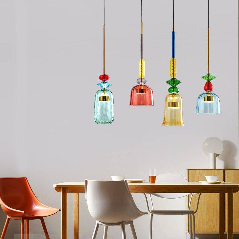 Moderne LED-Hängelampe mit farbiger Schirmoptik – für Wohnräume