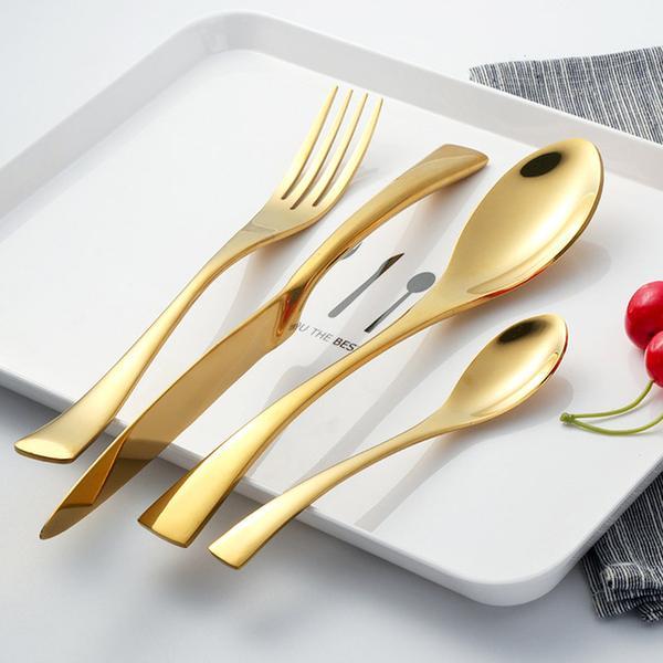 Modernes Besteckset aus Edelstahl mit glänzender Oberfläche