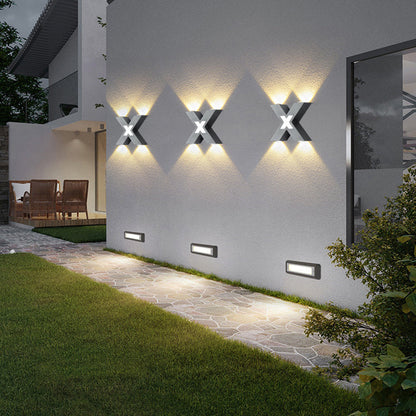 Moderner wasserdichter LED-Außenstrahler im X-Design für Fassadenbeleuchtung