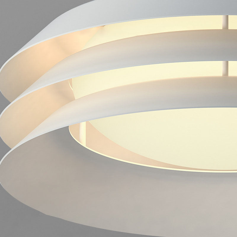 Moderne dreischichtige Hängeleuchte im minimalistischen Design