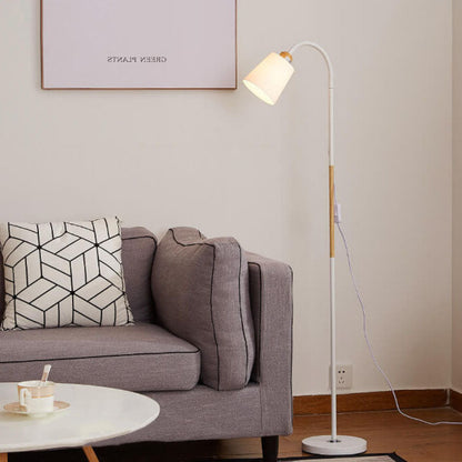 Minimalistische Stehlampe mit Eisenfuß
