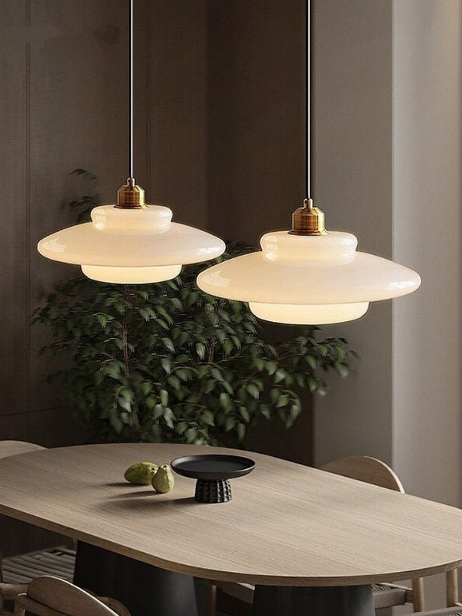 Moderne Milchglas Pendelleuchte – Elegante Hängeleuchte im Mid-Century Design