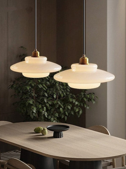 Moderne Milchglas Pendelleuchte – Elegante Hängeleuchte im Mid-Century Design