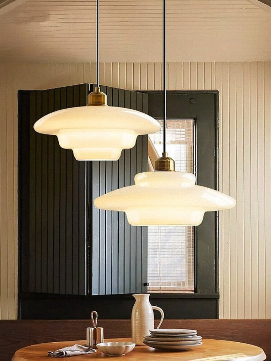 Moderne Milchglas Pendelleuchte – Elegante Hängeleuchte im Mid-Century Design