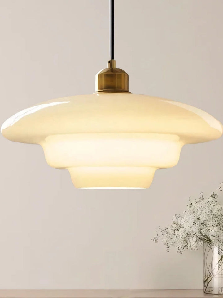 Moderne Milchglas Pendelleuchte – Elegante Hängeleuchte im Mid-Century Design