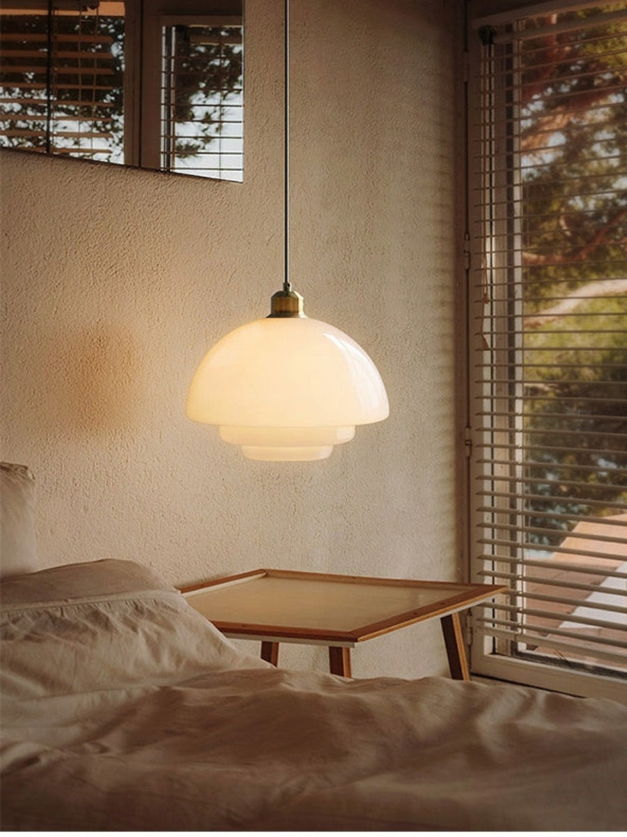 Moderne Milchglas Pendelleuchte – Elegante Hängeleuchte im Mid-Century Design
