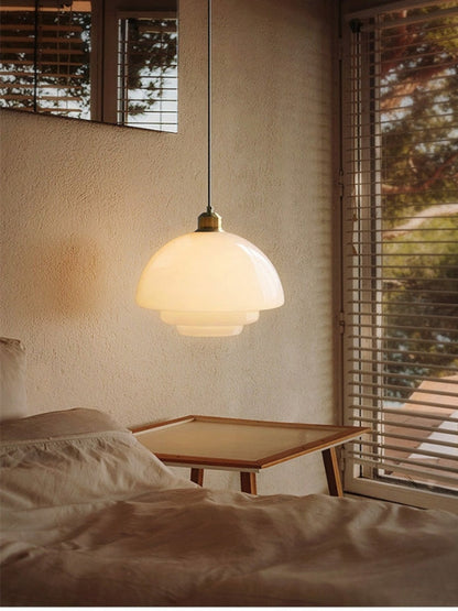 Moderne Milchglas Pendelleuchte – Elegante Hängeleuchte im Mid-Century Design