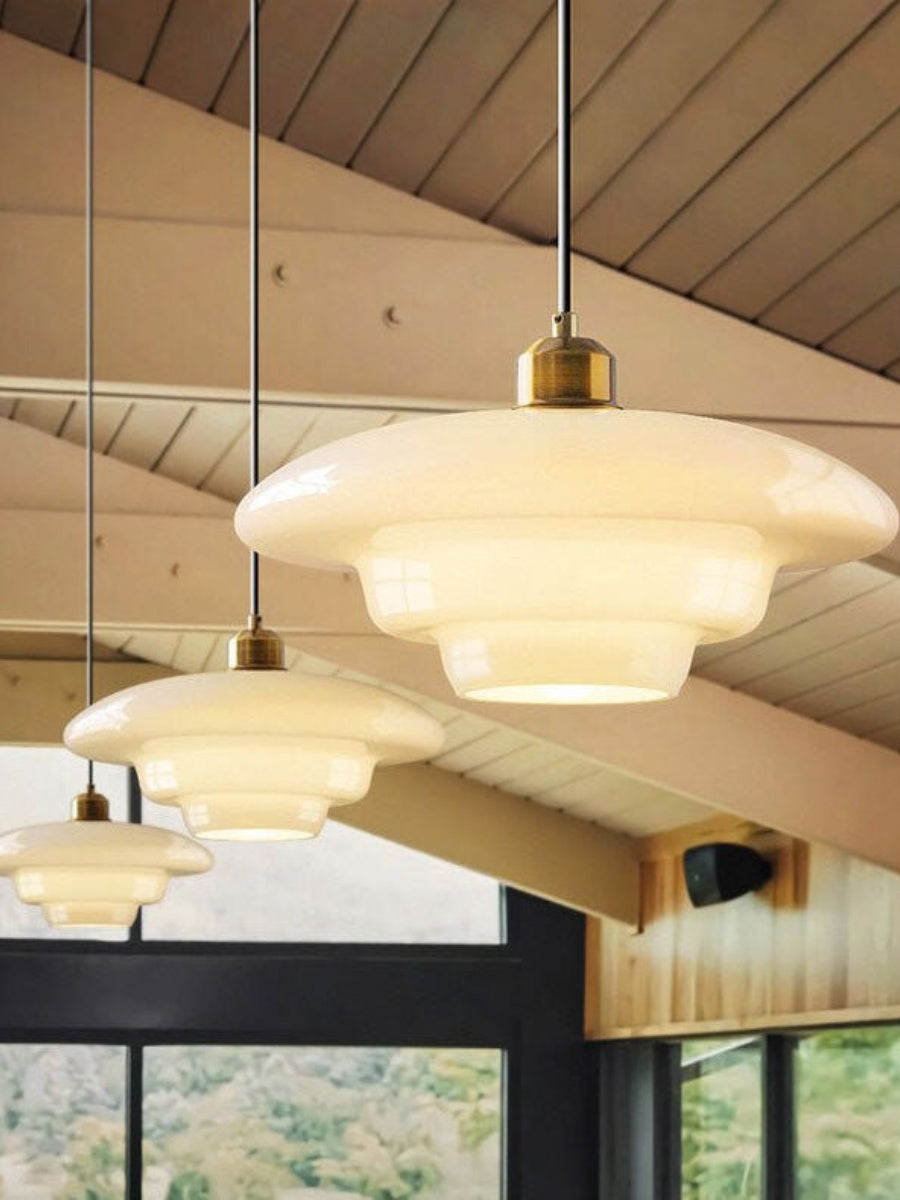 Moderne Milchglas Pendelleuchte – Elegante Hängeleuchte im Mid-Century Design