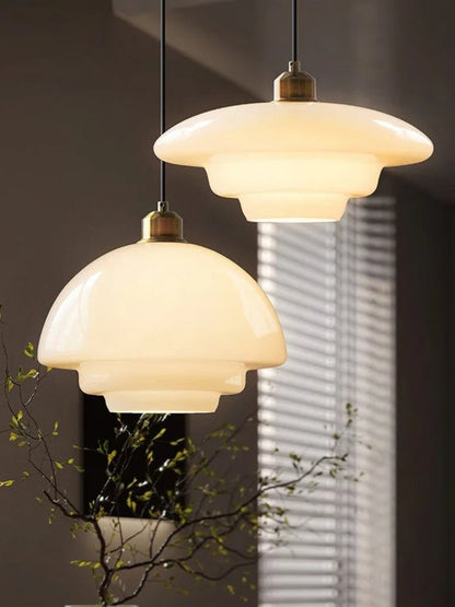 Moderne Milchglas Pendelleuchte – Elegante Hängeleuchte im Mid-Century Design