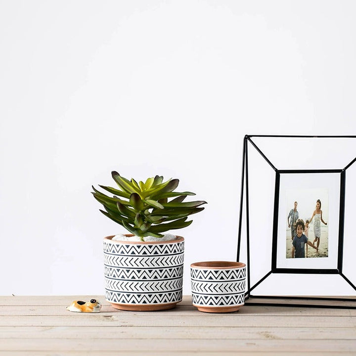 Skandinavische Keramikvase mit minimalistischer Silhouette