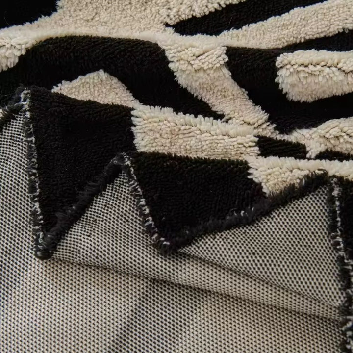 Sofahusse mit Labyrinthmuster – Velours Überwurf für modernen Schutz