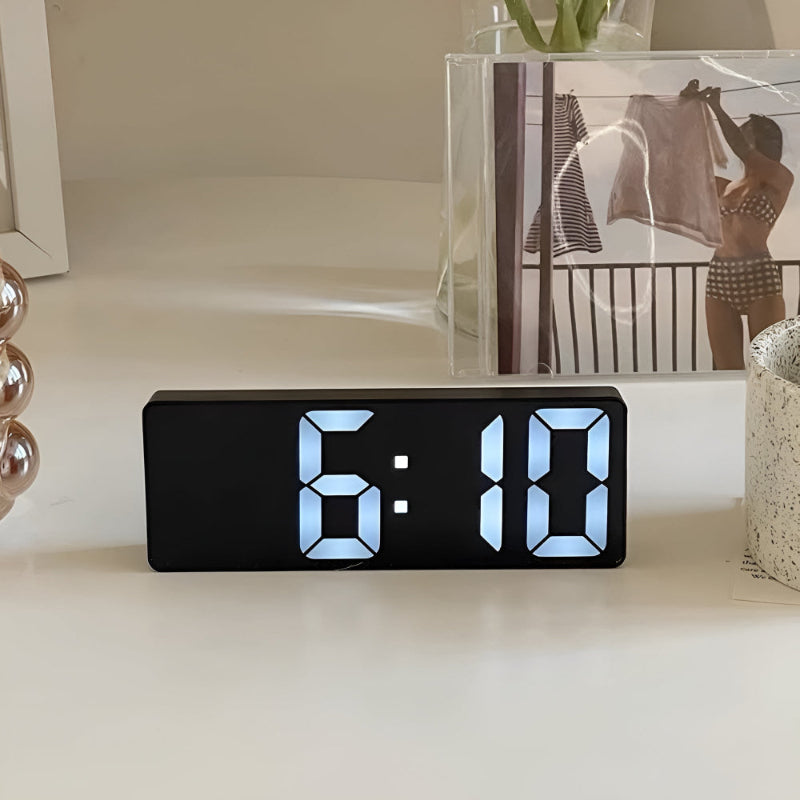 Digitale LED Spiegeluhr – Wecker mit Temperatur- und Datumsanzeige