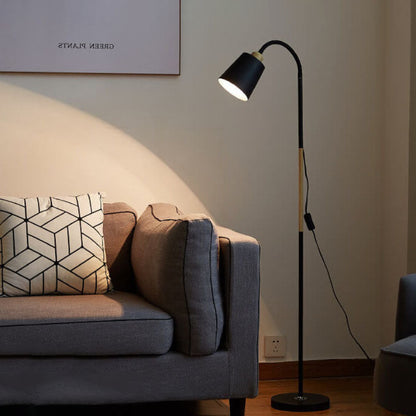 Minimalistische Stehlampe mit Eisenfuß