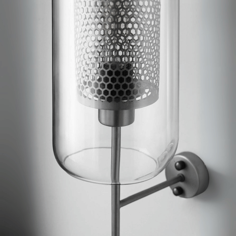 Wandlampe mit Waben-Glaskugel – Modernes Design mit Messingrahmen