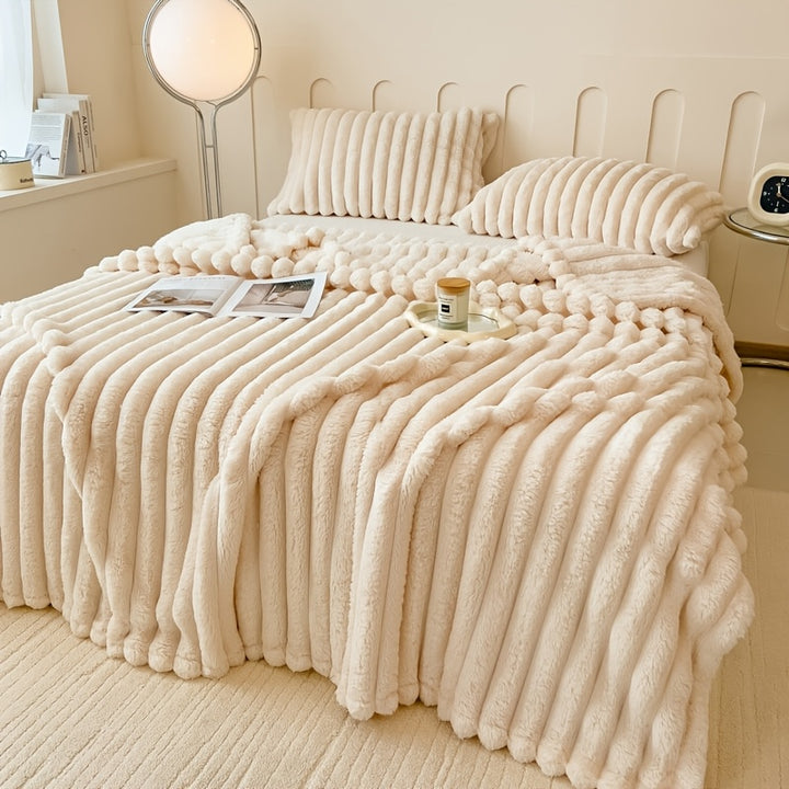Streifen-Flanellkuscheldecke mit Kunstfell und Kordelzug