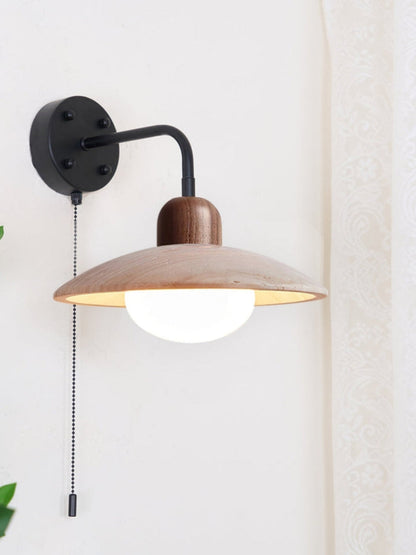 Moderne Travertin Wandleuchte – Scheibenform mit Holz- und Metallelementen