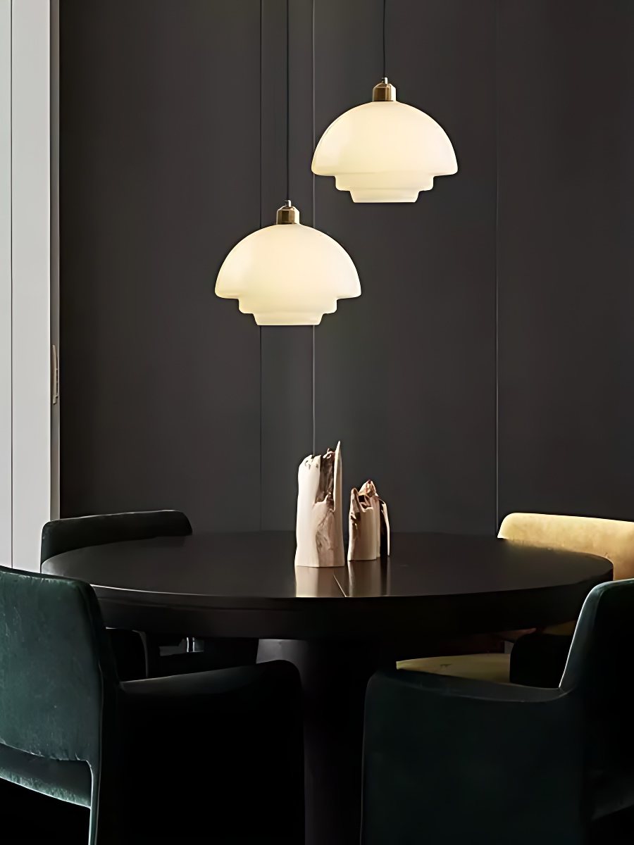 Moderne Milchglas Pendelleuchte – Elegante Hängeleuchte im Mid-Century Design