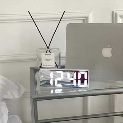 Digitale LED Spiegeluhr – Wecker mit Temperatur- und Datumsanzeige