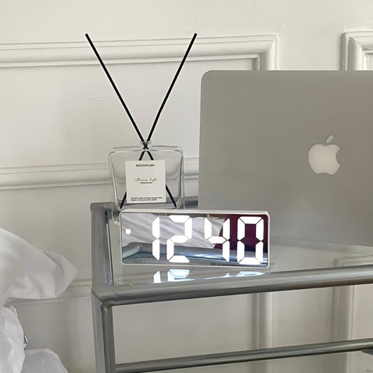 Digitale LED Spiegeluhr – Wecker mit Temperatur- und Datumsanzeige