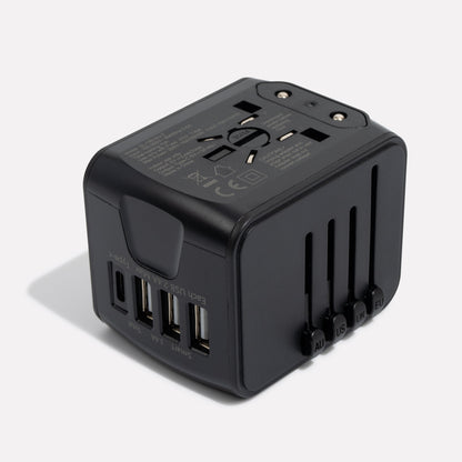 Universeller Reiseadapter mit USB-C, Schnellladen & Schutz